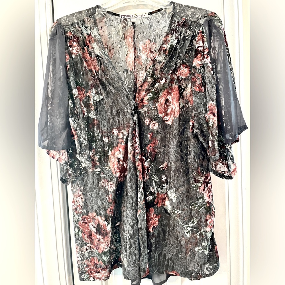 Short kimono, layering piece, lightweight, lacy, gray & rose floral draping,